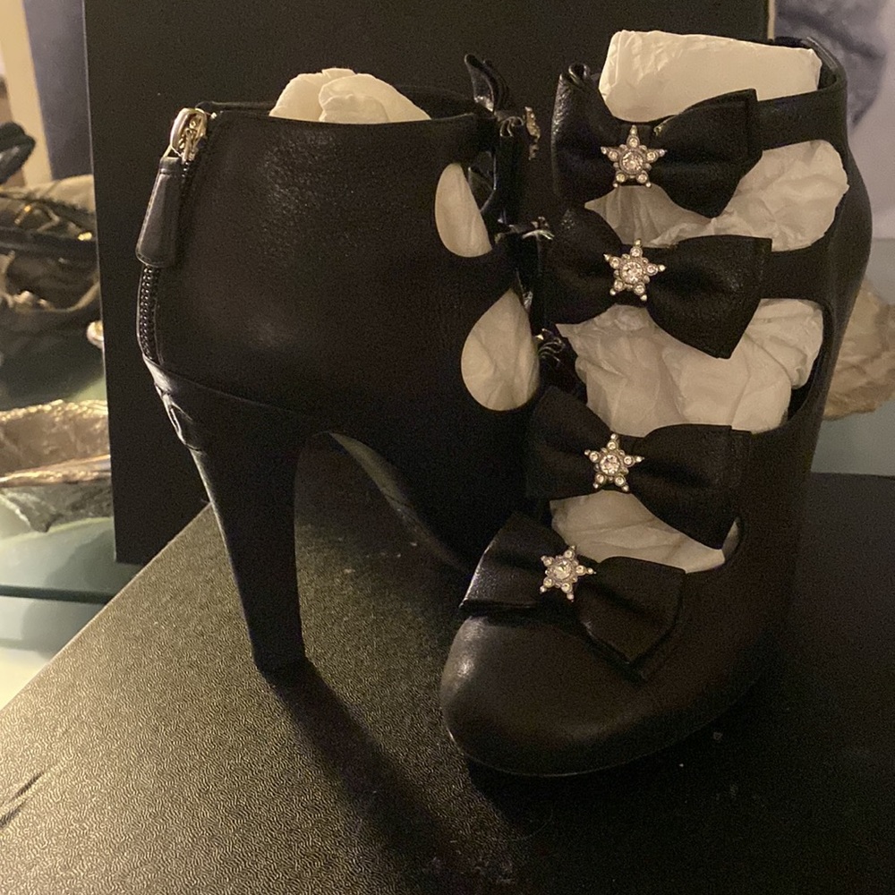 CHANEL 💯%Auth&NIB MetierDeArts RUNWAY high heel shoe booties w/ crystals & bows